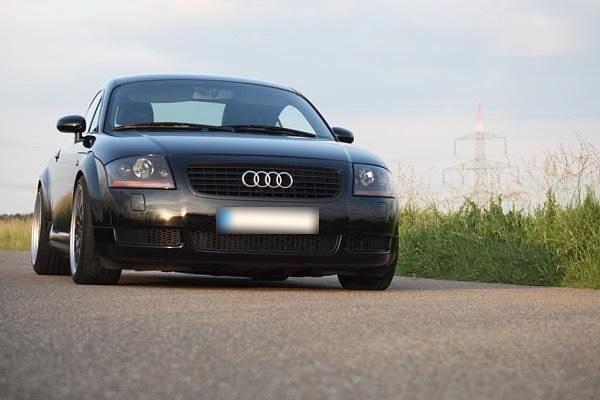 Second-hand Audi TT Exclusive 330 CP (242 kW) 1999 Negru Coupe
