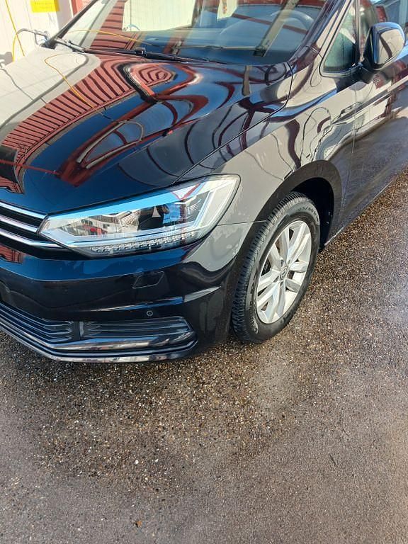 Schwarz Gebraucht 2018 VW Touran Comfortline Van / Kleinbus | 13.500 € (Superpreis) - Bild 1/4