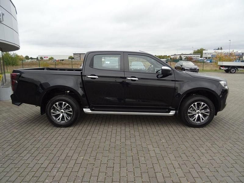 Neu Isuzu D-Max 163 PS (119 kW) 2025 Schwarz Pickup