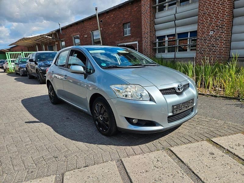 Silber Gebraucht 2009 Toyota Auris Life Limousine | 2.100 € (Superpreis) - Bild 1/4