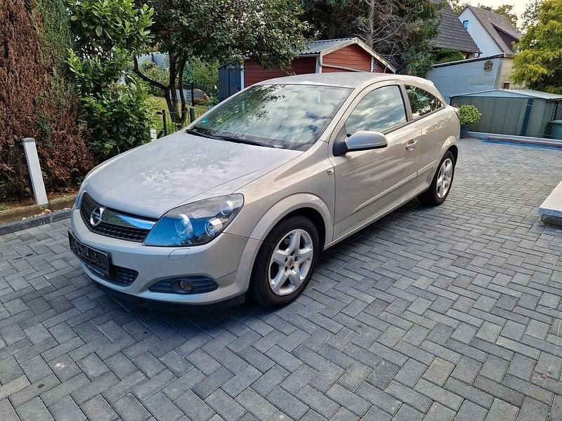 Gold Gebraucht 2008 Opel Astra GTC Limousine | 2.490 € (Guter Preis) - Bild 1/4