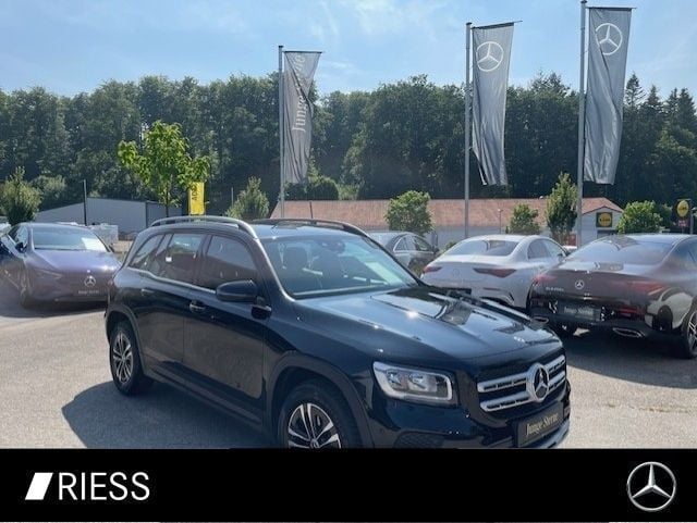 Unilack nachtschwarz Gebraucht 2023 Mercedes GLB200 SUV | 32.890 € (Superpreis) - Bild 1/4