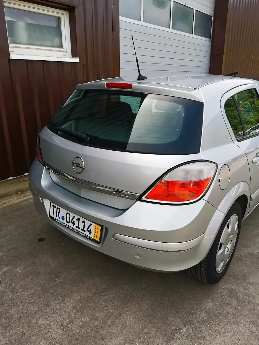 Brugt Opel Astra 100 HK (73 kW) 2006 Sølv Sedan
