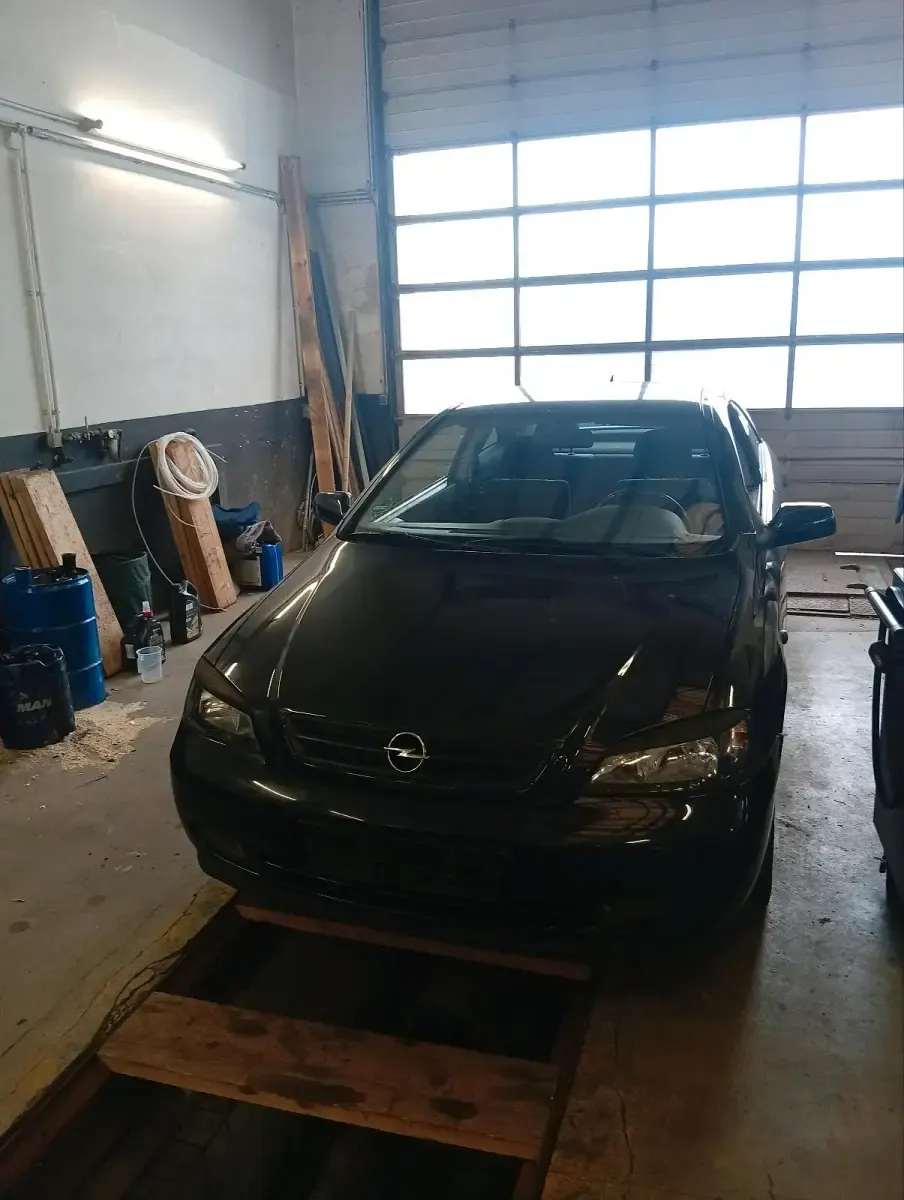 Gebraucht Opel Astra 115 PS (84 kW) 2000 Schwarz Coupé