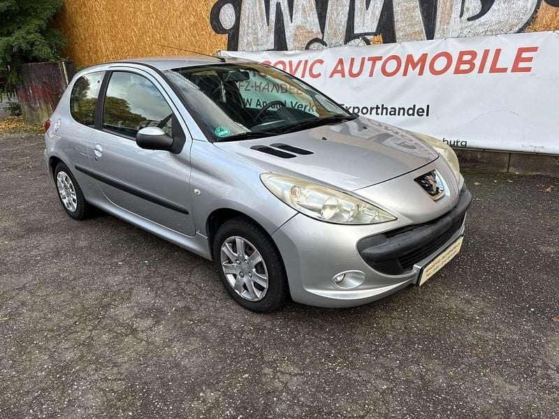 Gebraucht Peugeot 206 Basis 75 PS (55 kW) 2010 Aluminiumgrau/metallic Limousine
