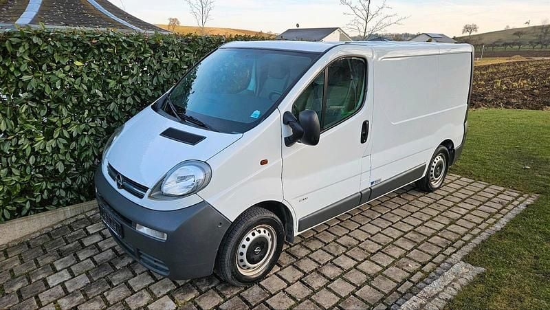 Weiß Gebraucht 2001 Opel Vivaro Basis Van / Kleinbus | 6.500 € - Bild 1/4