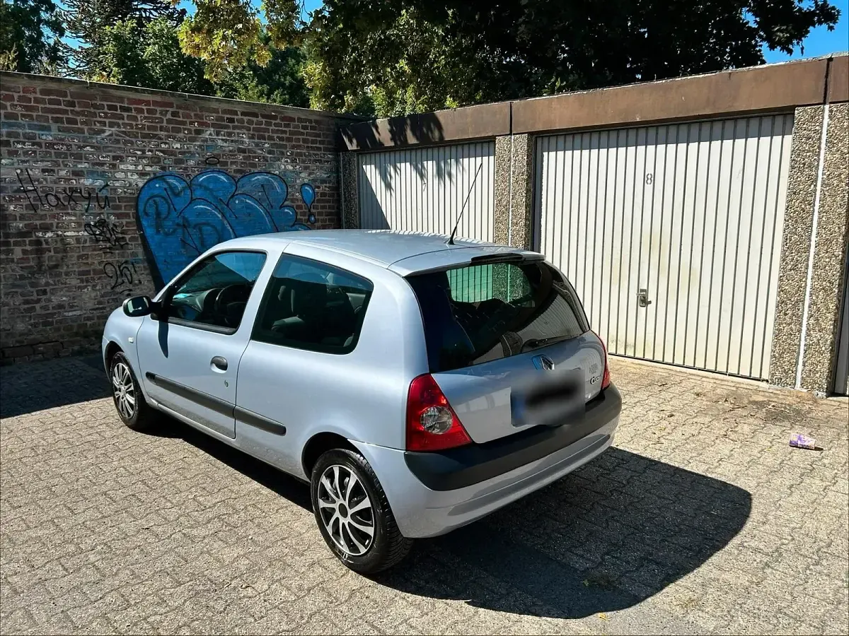 Gebraucht Renault Clio 75 PS (55 kW) 2004 Kleinwagen