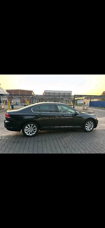 Gebraucht VW Passat 125 PS (91 kW) 2015 Schwarz Limousine