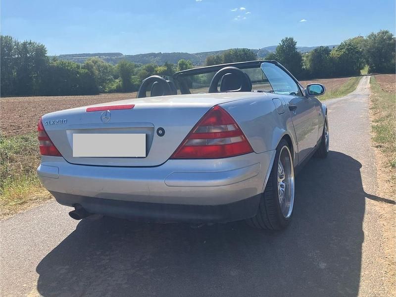 Gebraucht Mercedes SLK230 193 PS (141 kW) 1997 Silber Cabrio