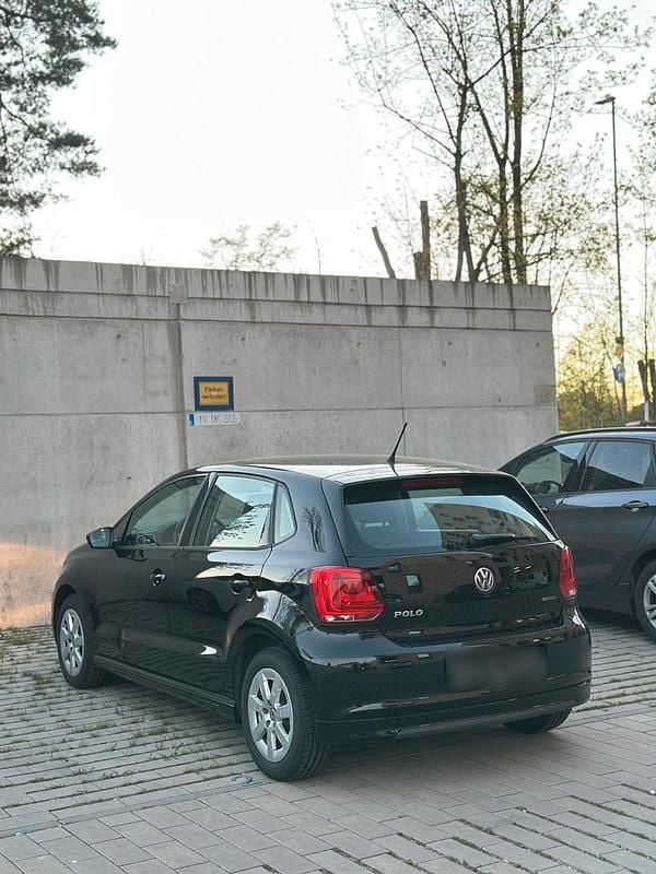 Gebraucht VW Polo 75 PS (55 kW) 2014 Schwarz Limousine