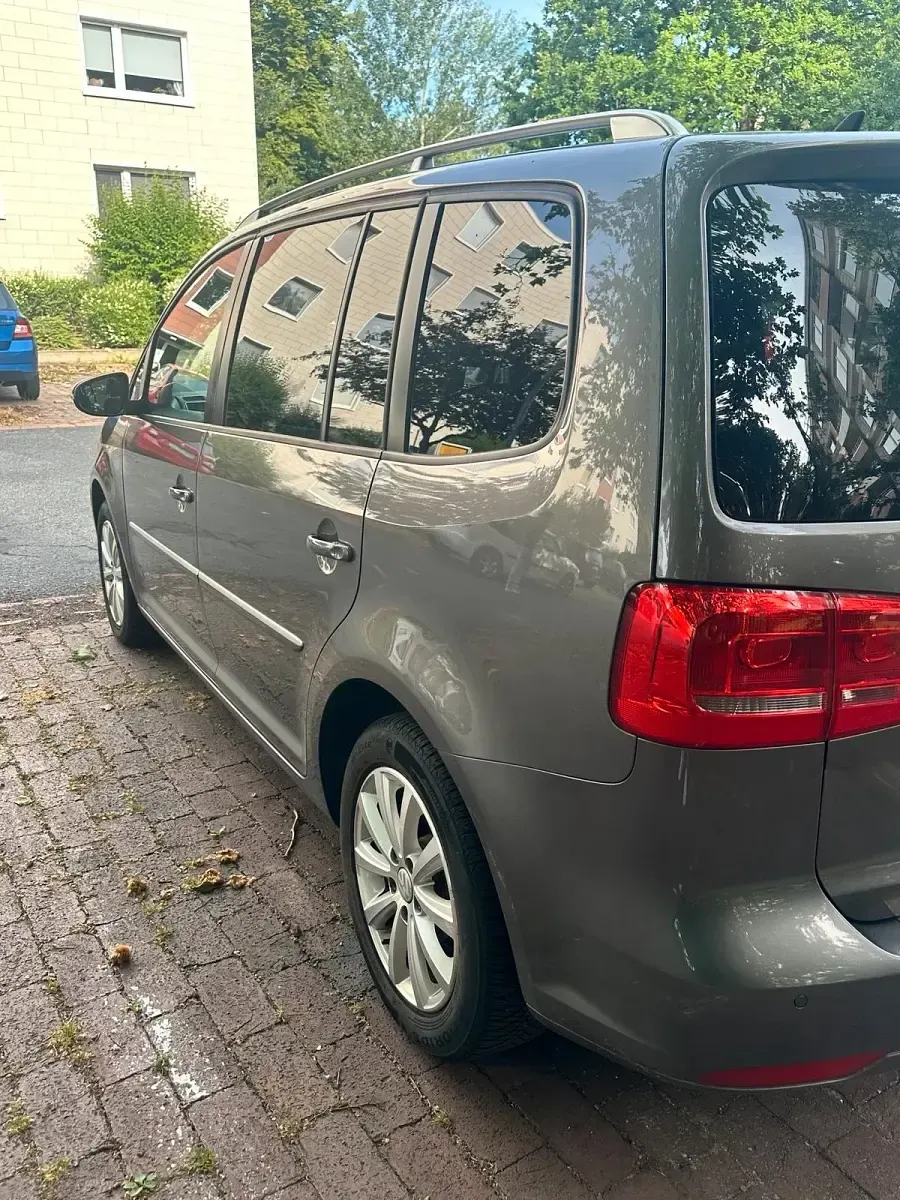 Gebraucht VW Touran Highline 2011 Grau Van / Kleinbus