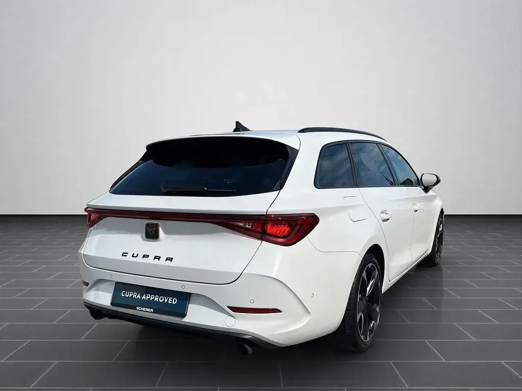 Używany Cupra Leon 245 KM (180 kW) 2023 Biały Sedan/Limuzyna
