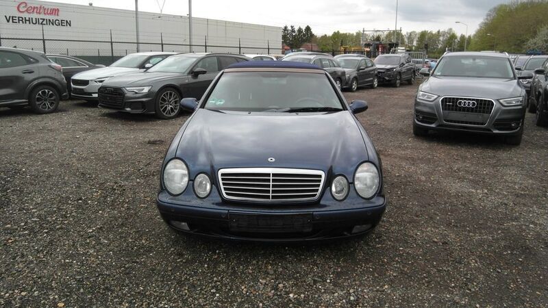 Gebraucht Mercedes CLK230 193 PS (141 kW) 2000 Blau Cabrio