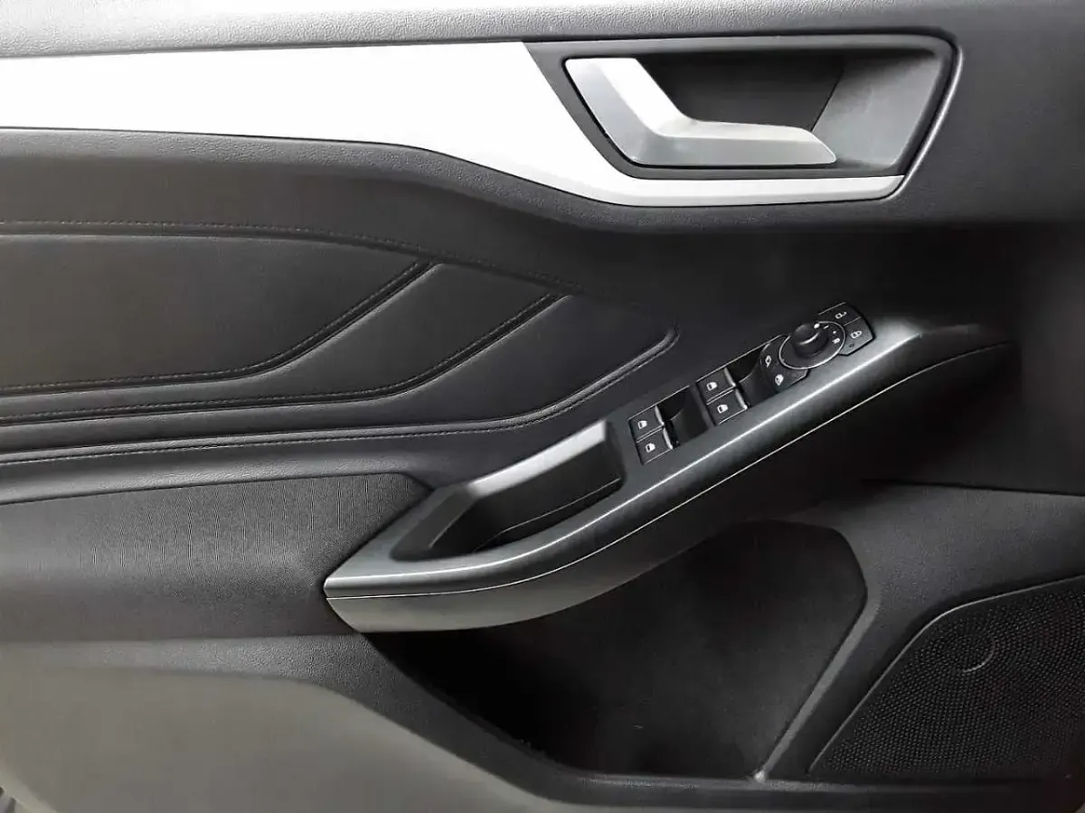 Gebraucht Ford Focus Cool & Connect 125 PS (91 kW) 2022 Obsidianschwarz metallic Limousine