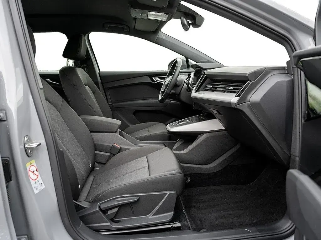 Gebraucht Audi Q4 e-tron Comfort 125 kW (170 PS) 2023 Kieselgrau SUV