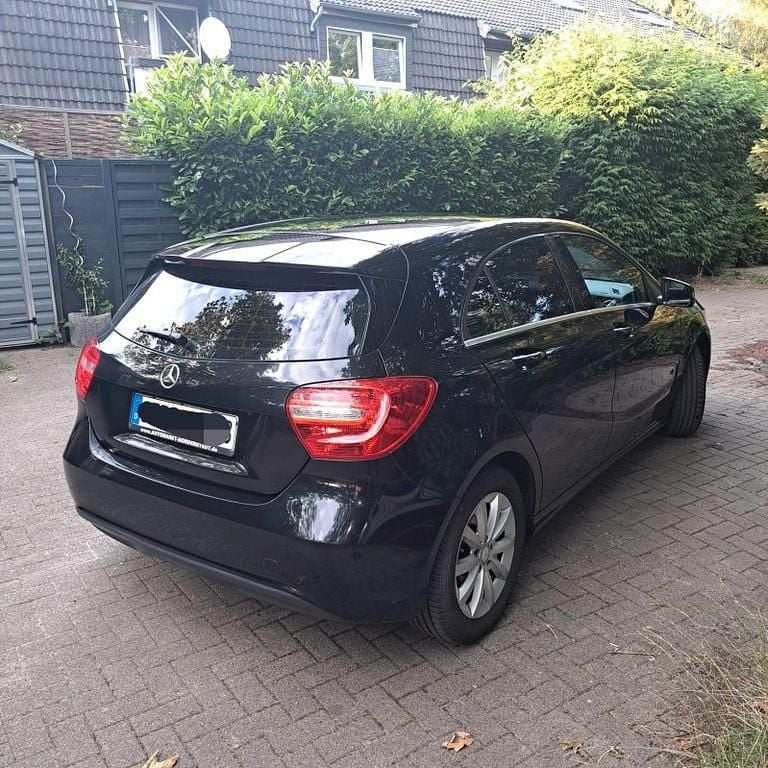Schwarz Gebraucht 2014 Mercedes A180 Style Limousine | 8.000 € (Guter Preis) - Bild 1/4