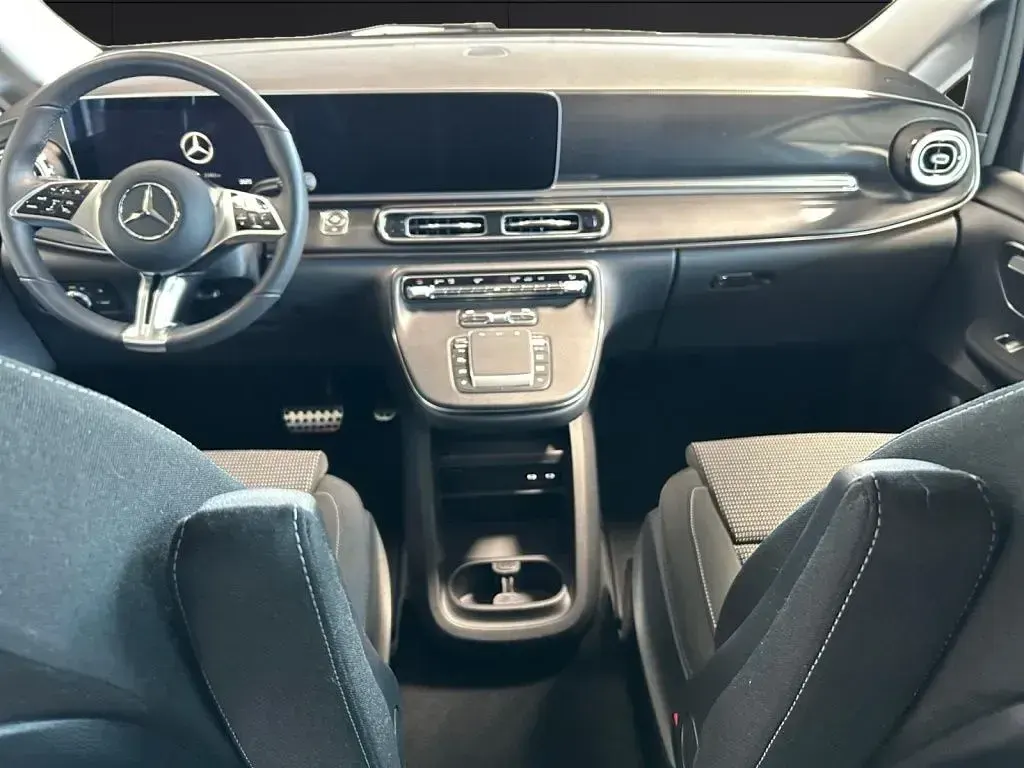 Gebraucht Mercedes V220 Style 163 PS (119 kW) 2025 Schwarz Van / Kleinbus