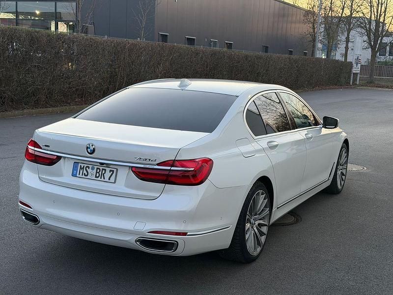 Gebraucht BMW 750 Performance 400 PS (294 kW) 2017 Weiß Limousine