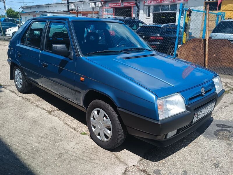 Blau Gebraucht 1994 Skoda Favorit Comfort Limousine | 4.200 € - Bild 1/4
