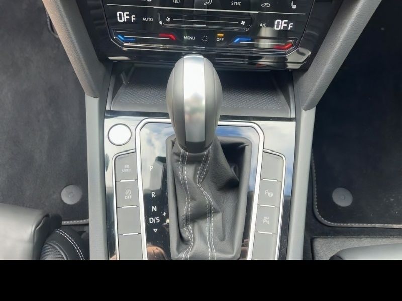 Gebraucht VW Passat R-line 200 PS (147 kW) 2024 Schwarz Kombi