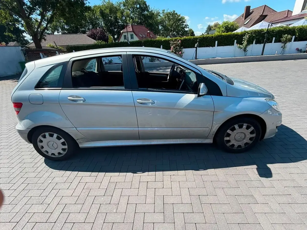 Gebraucht Mercedes B180 109 PS (80 kW) 2009 Silber Van / Kleinbus