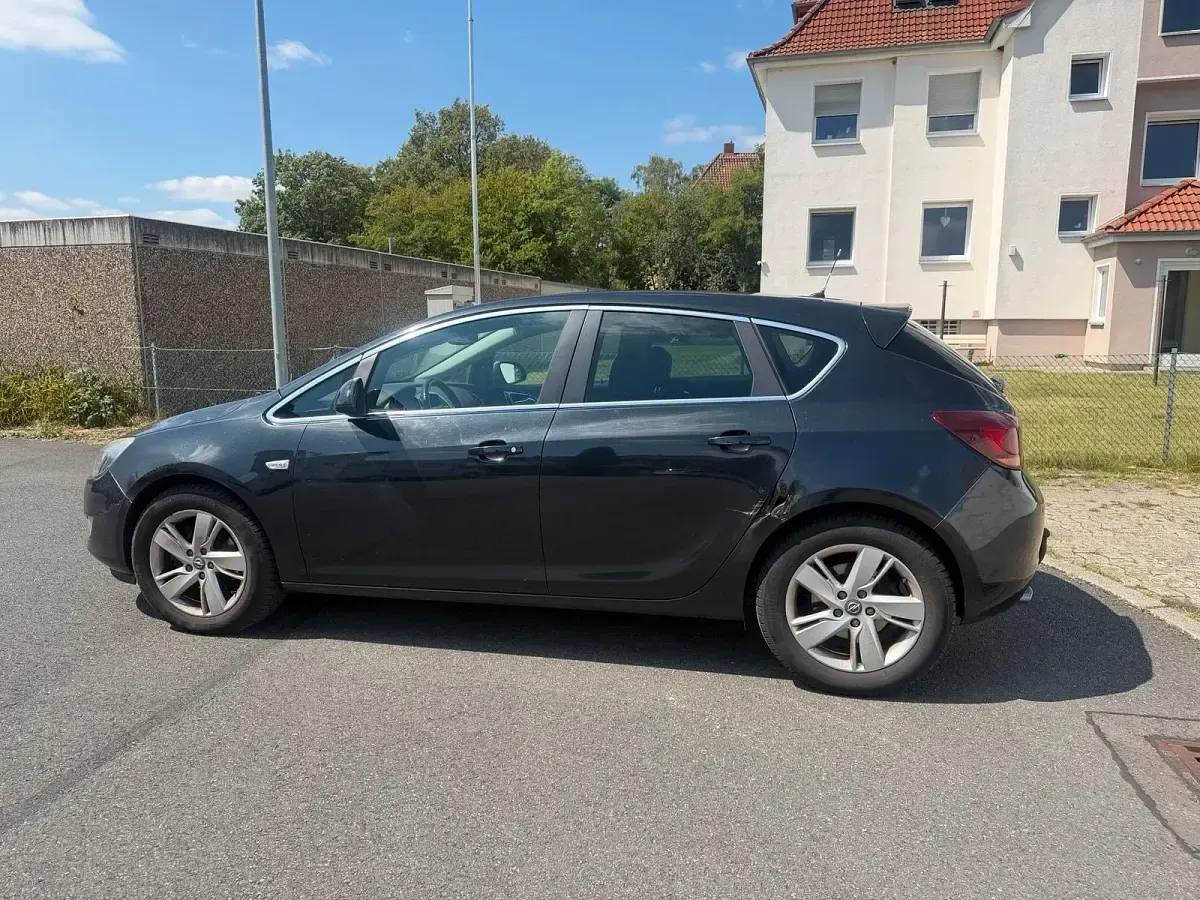Gebraucht Opel Astra 165 PS (121 kW) 2012 Schwarz Kleinwagen