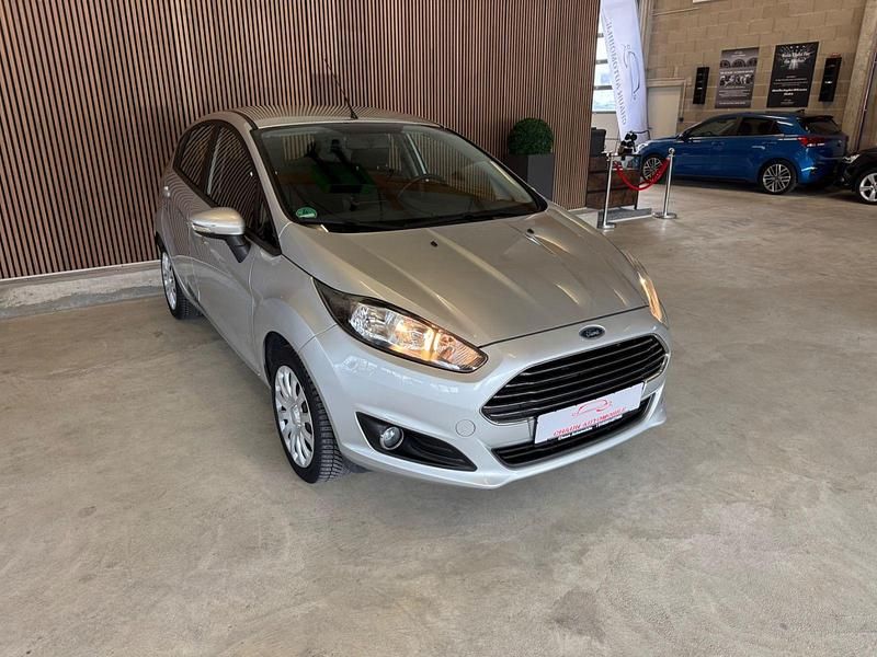 Gebraucht Ford Fiesta SYNC Edition 75 PS (55 kW) 2015 Silber Kleinwagen