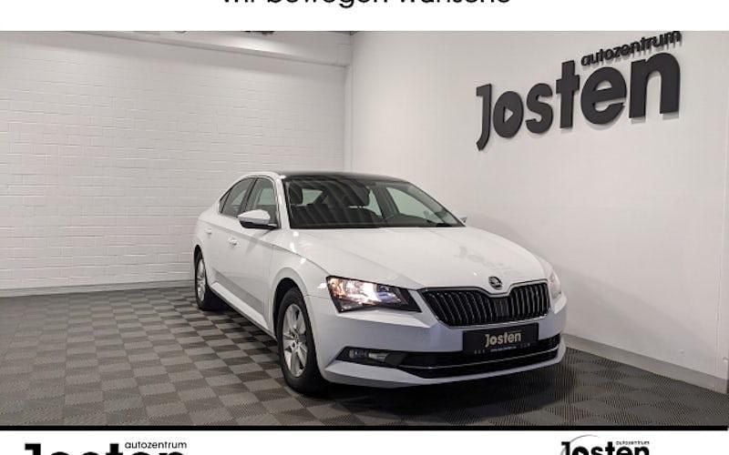 Weiß Gebraucht 2017 Skoda Superb Ambition Limousine | 16.880 € (Fairer Preis) - Bild 1/4