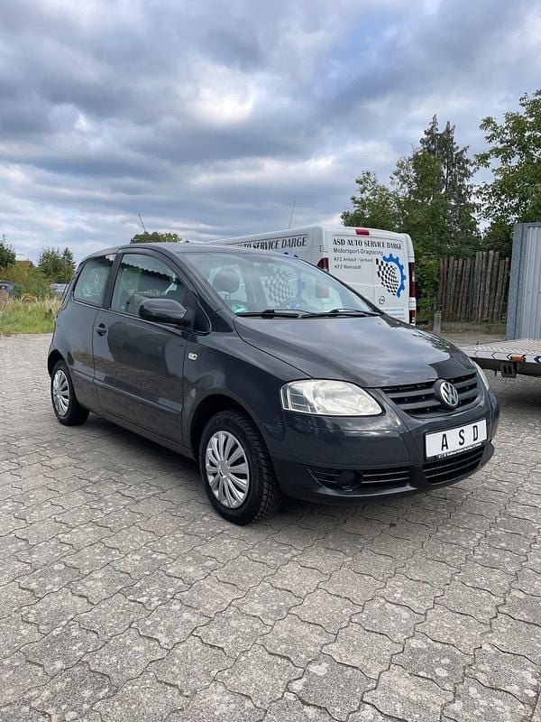 Grau Gebraucht 2010 VW Fox Refresh Kleinwagen | 750 € (Superpreis) - Bild 1/4