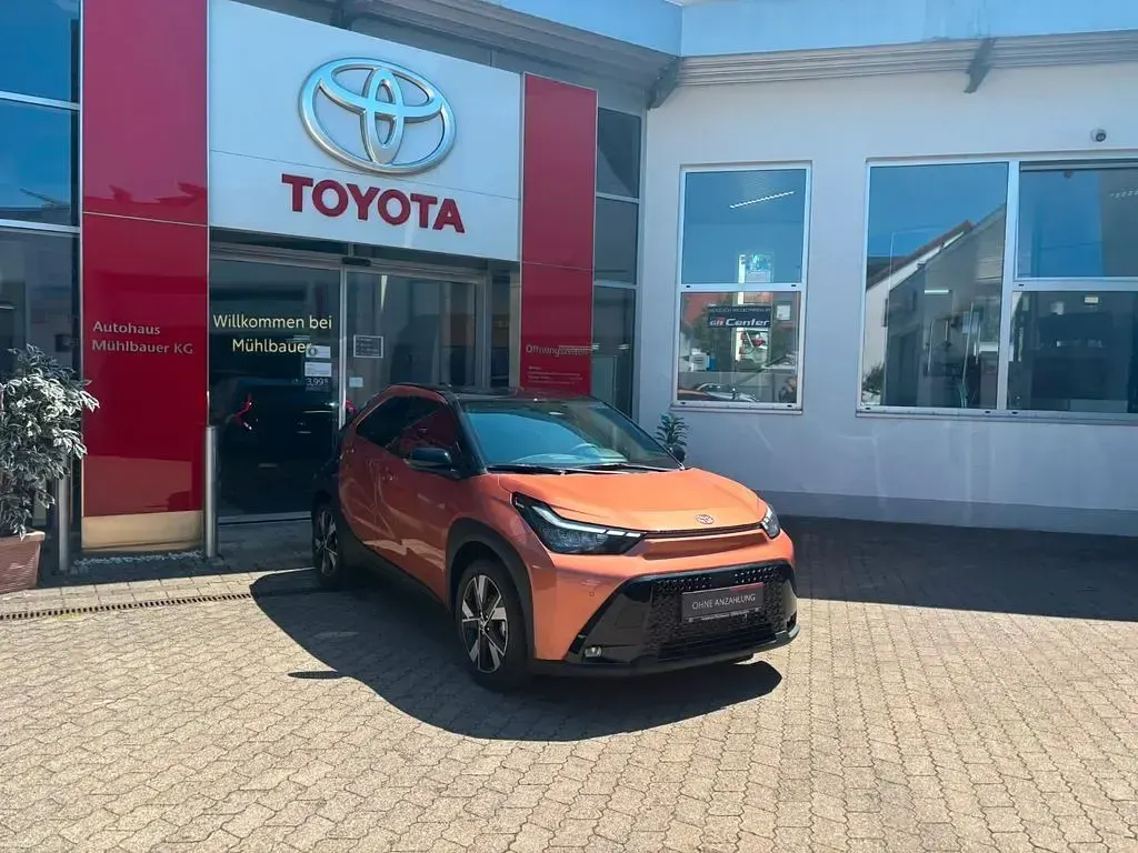 Neu Toyota Aygo X 116 PS (85 kW) 2026 Orange SUV