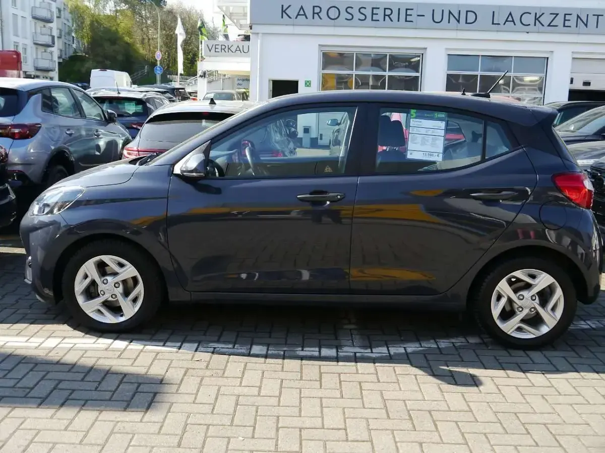 Gebraucht Hyundai i10 Trend 84 PS (61 kW) 2022 Aurora grey / met Kleinwagen