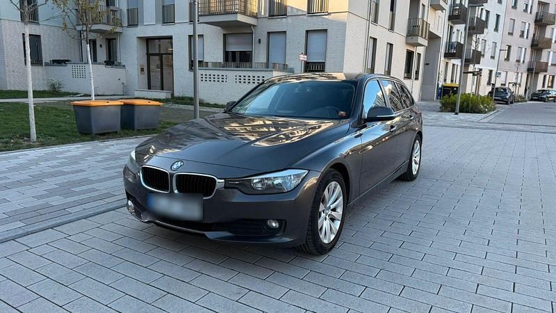 Gebraucht BMW 318 143 PS (105 kW) 2013 Braun Kombi