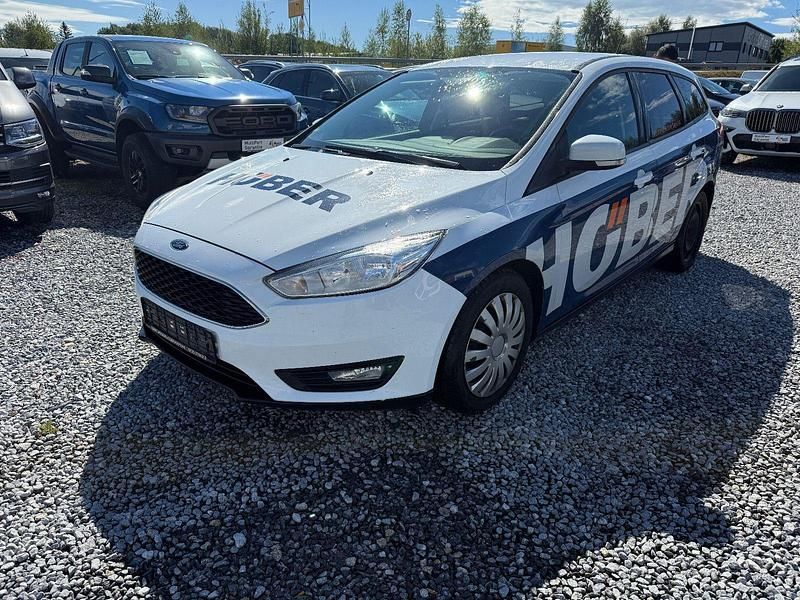 Weiß Gebraucht 2018 Ford Focus Business Edition Kombi | 5.900 € - Bild 1/4