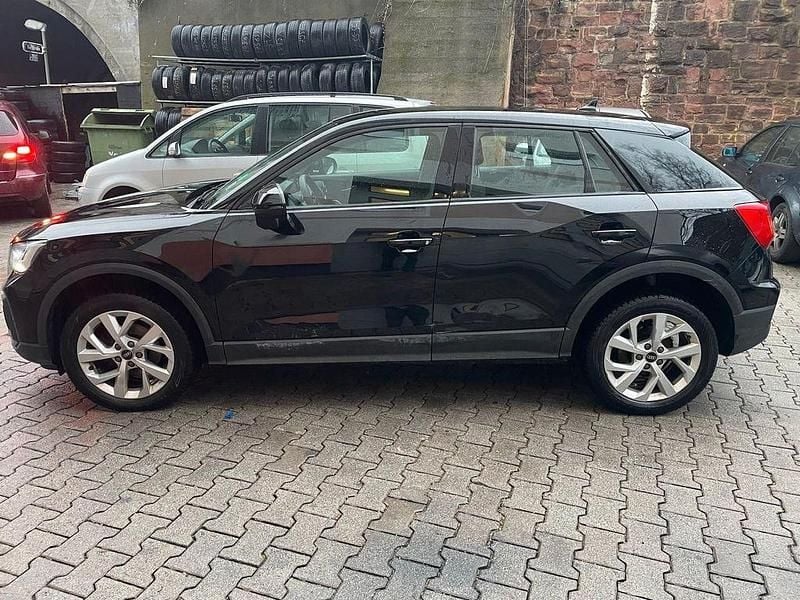 Schwarz Gebraucht 2022 Audi Q2 Basis SUV | 16.250 € - Bild 1/4