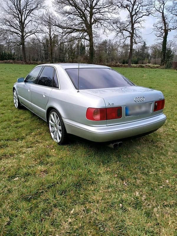 Second-hand Audi A8 299 CP (219 kW) 1996 Argintiu Berlinǎ