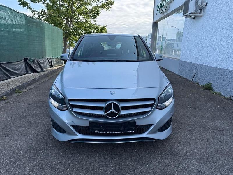 Gebraucht Mercedes B180 122 PS (89 kW) 2017 Silber Van / Kleinbus