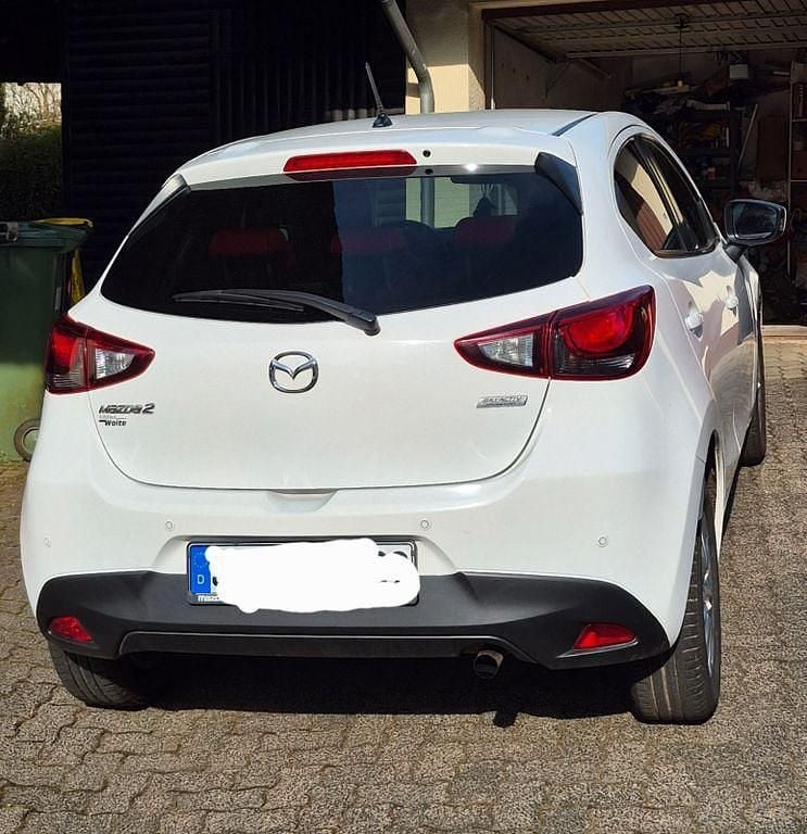 Second-hand Mazda 2 Edition 90 CP (66 kW) 2015 Alb Berlinǎ