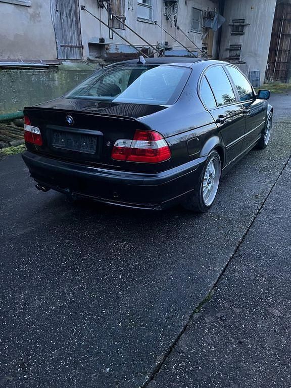 Gebraucht BMW 325 Performance 190 PS (139 kW) 2001 Schwarz Limousine