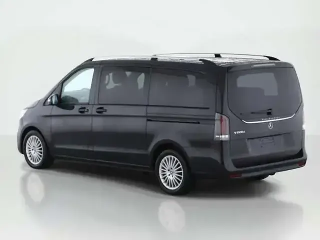 Gebraucht Mercedes V220 Style 163 PS (119 kW) 2025 Schwarz Van / Kleinbus