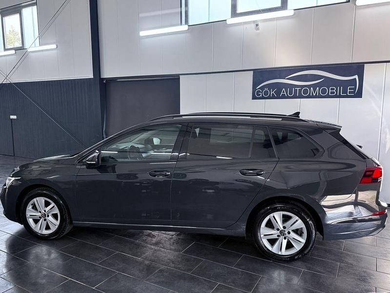 Gebraucht VW Golf VIII Life 150 PS (110 kW) 2022 Grau Kombi