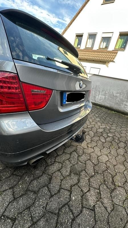 Gebraucht BMW 320 184 PS (135 kW) 2011 Grau Kombi