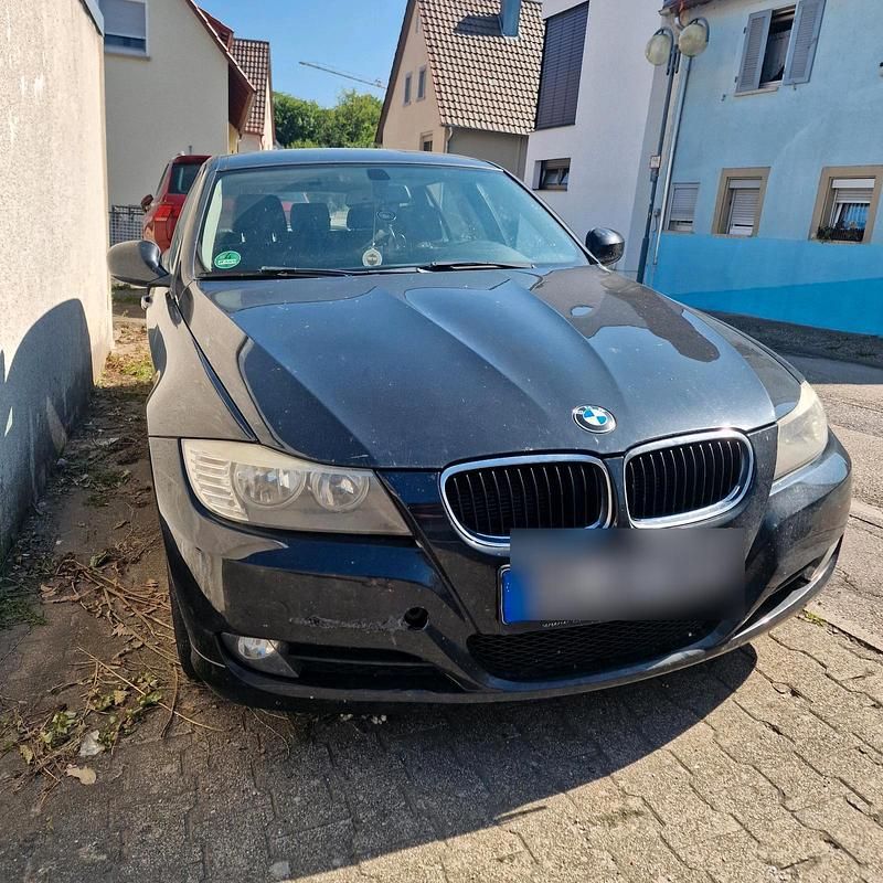 Schwarz Gebraucht 2010 BMW 316 Kombi | 2.000 € - Bild 1/4