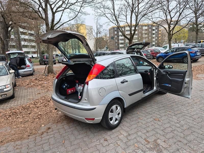 Używany Ford Focus 90 KM (66 kW) 2003 Srebrny Kombi