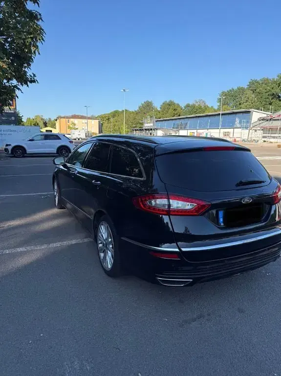 Gebraucht Ford Mondeo Vignale 179 PS (131 kW) 2016 Schwarz Limousine