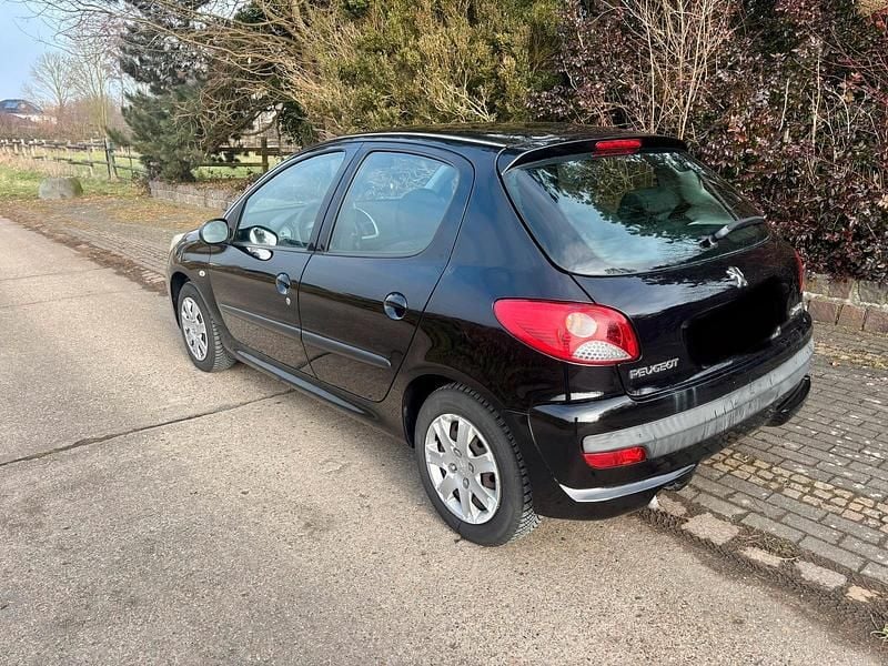 Gebraucht Peugeot 206+ 75 PS (55 kW) 2010 Schwarz Kleinwagen