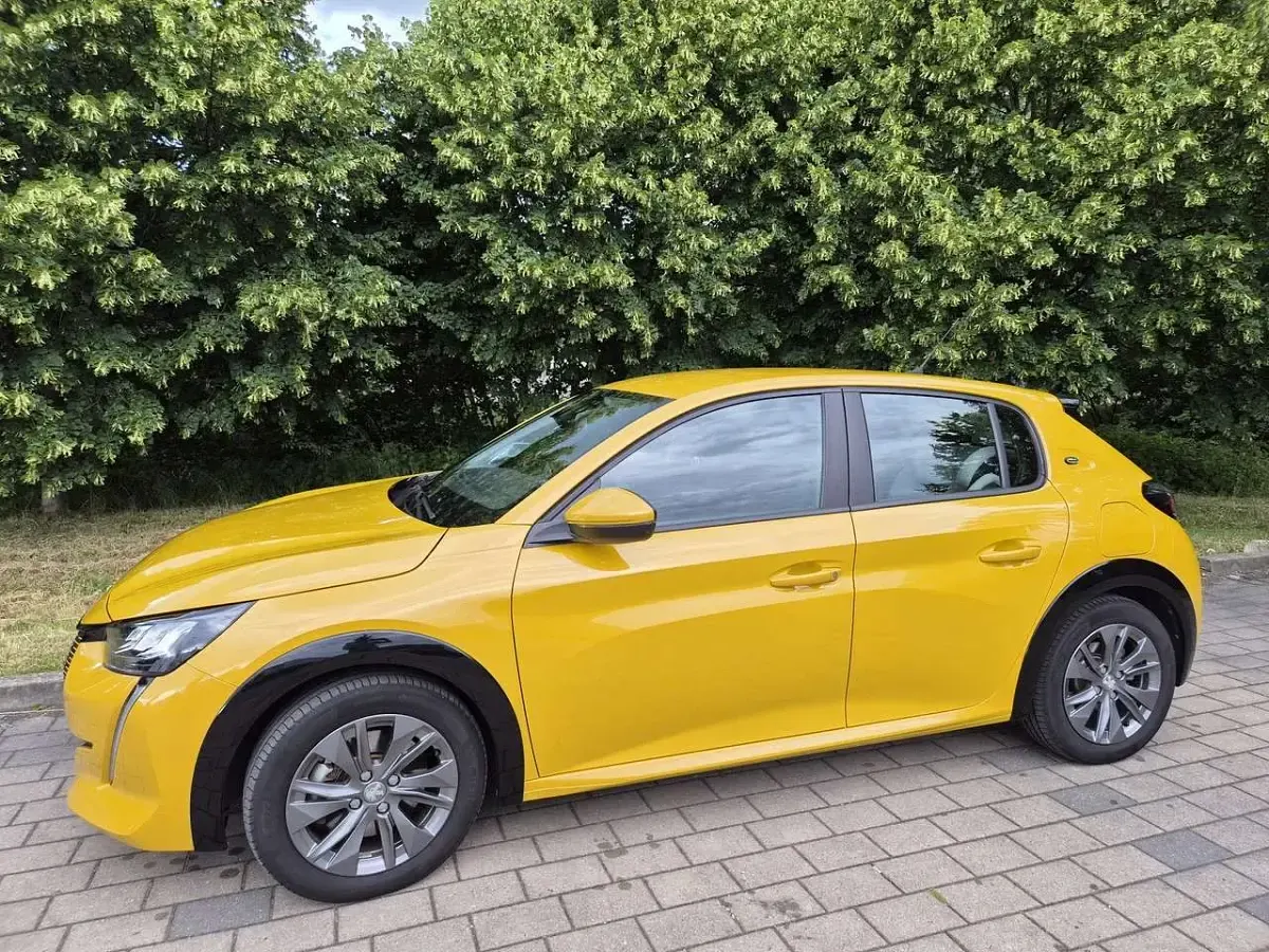 Gebraucht Peugeot e-208 Active 100 kW (136 PS) 2020 Gelb Kleinwagen