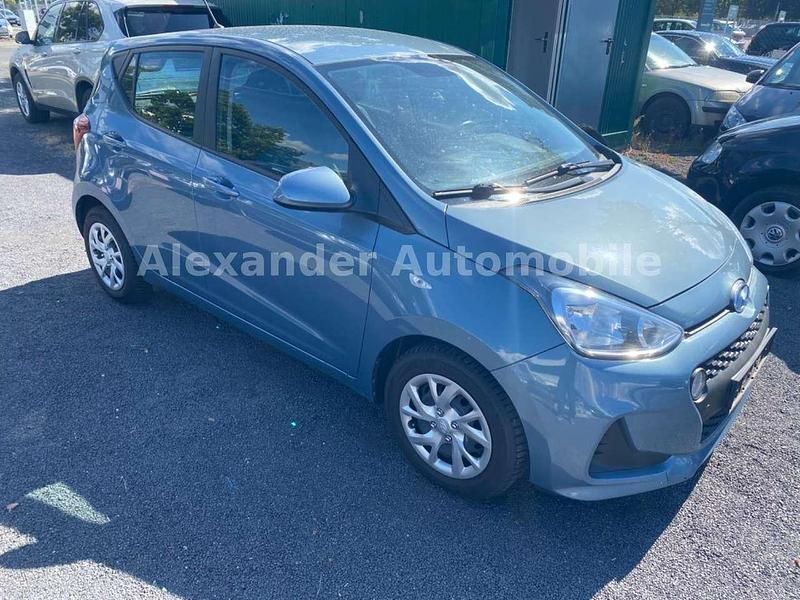 Gebraucht Hyundai i10 Trend 87 PS (63 kW) 2017 Aqua sparkling / met Kleinwagen