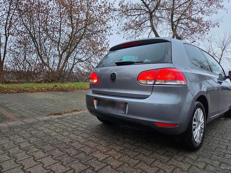Grau Gebraucht 2009 VW Golf VI Kleinwagen | 3.300 € (Superpreis) - Bild 1/4