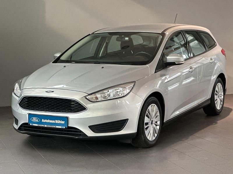 Silber Gebraucht 2017 Ford Focus Trend Kombi | 8.990 € - Bild 1/4