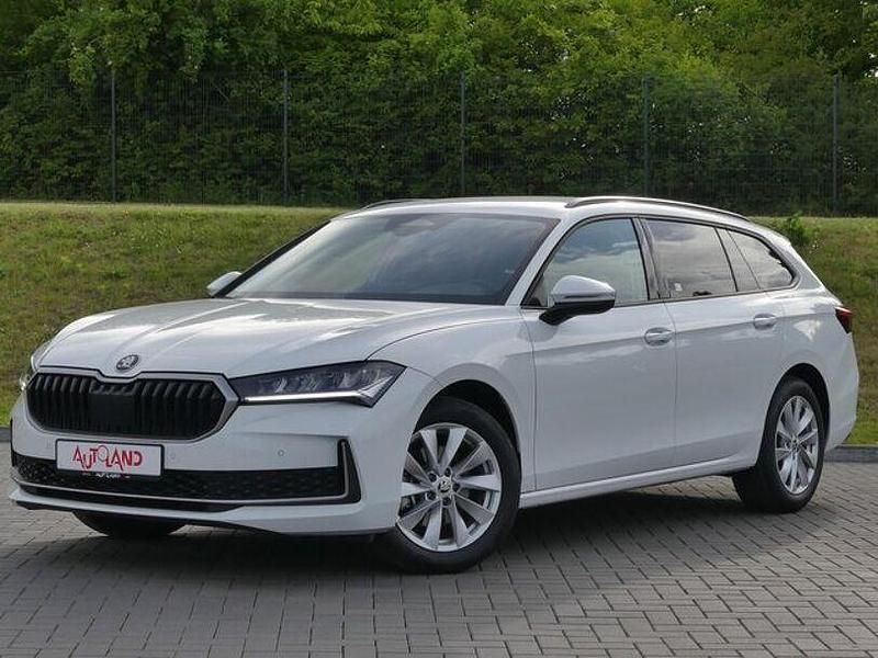 Weiß Gebraucht 2024 Skoda Superb Kombi | 36.890 € (Etwas zu teuer) - Bild 1/4